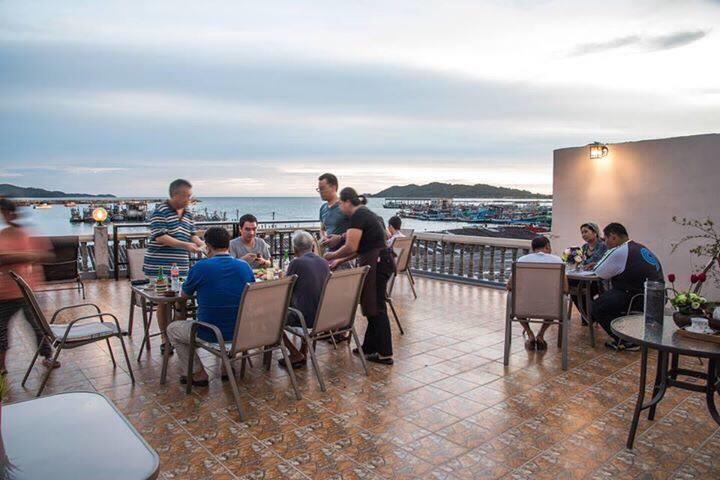 I Na Seaview Hostel Rayong Ngoại thất bức ảnh