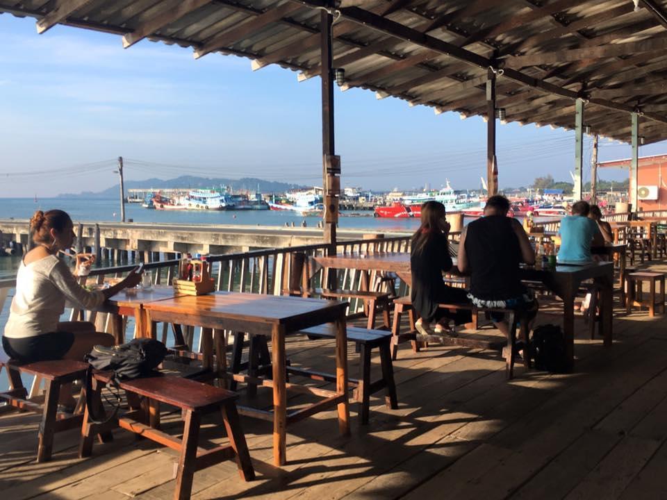 I Na Seaview Hostel Rayong Ngoại thất bức ảnh